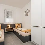 Spanic 1 By Interhome Apartamento