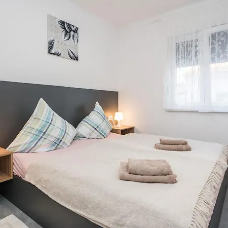 Spanic 1 By Interhome Apartmán