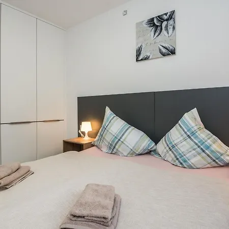 Spanic 1 By Interhome *