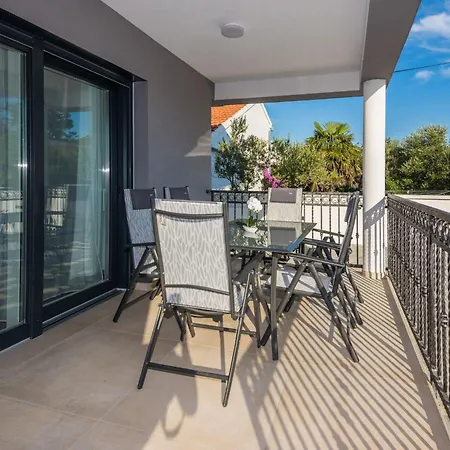 Spanic 1 By Interhome Vir