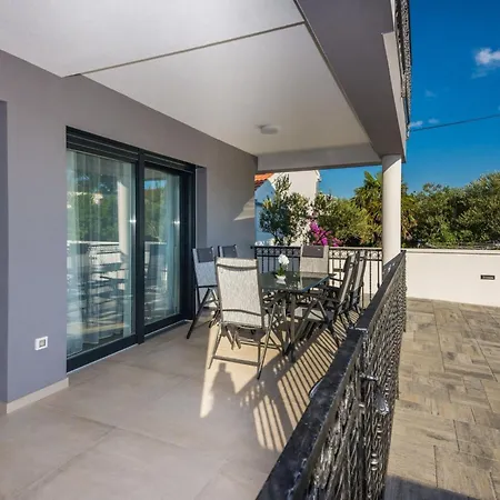 Apartman Spanic 1 By Interhome *