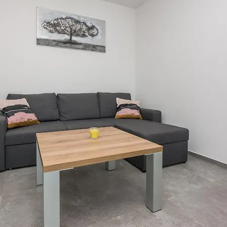 Spanic 1 By Interhome *