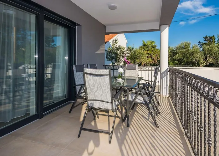 Spanic 1 By Interhome Vir