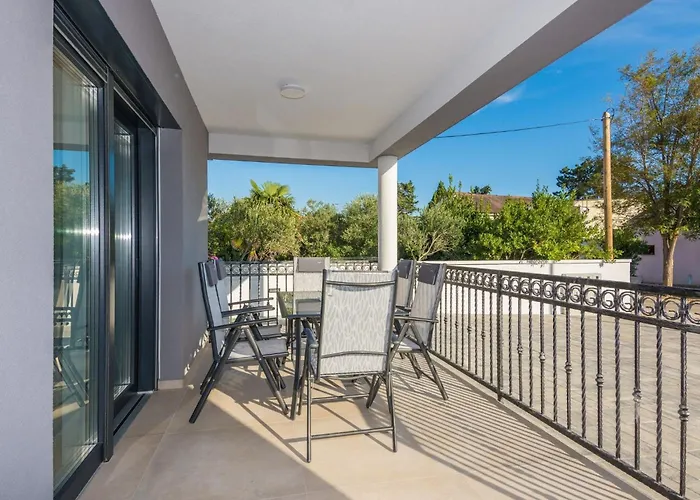 Spanic 1 By Interhome Apartman *