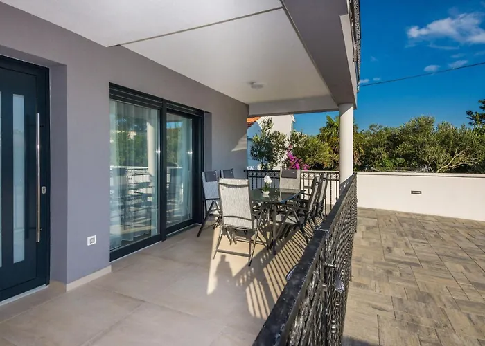 Apartman Spanic 1 By Interhome *