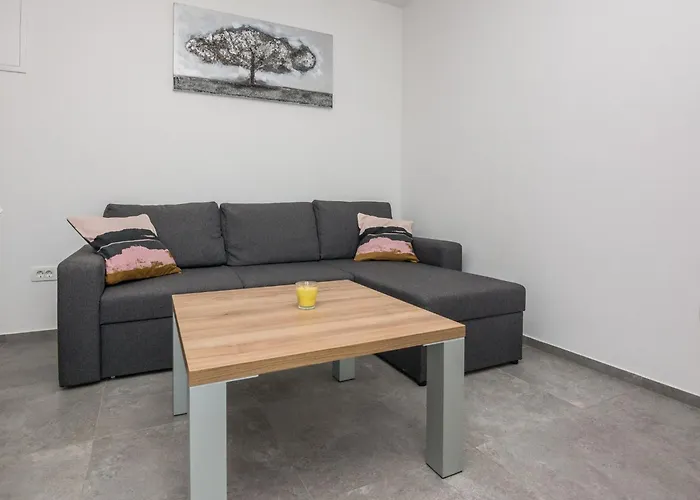 Spanic 1 By Interhome *