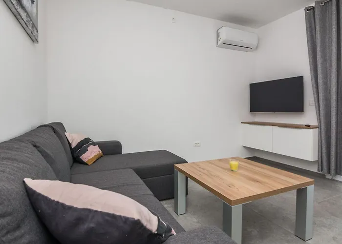 Apartman Spanic 1 By Interhome *