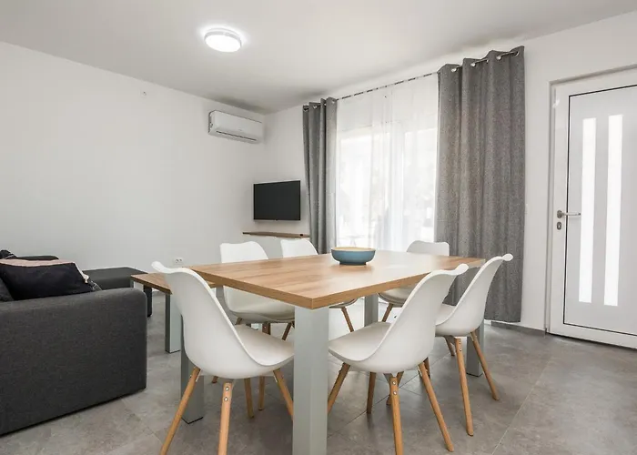 Spanic 1 By Interhome Vir