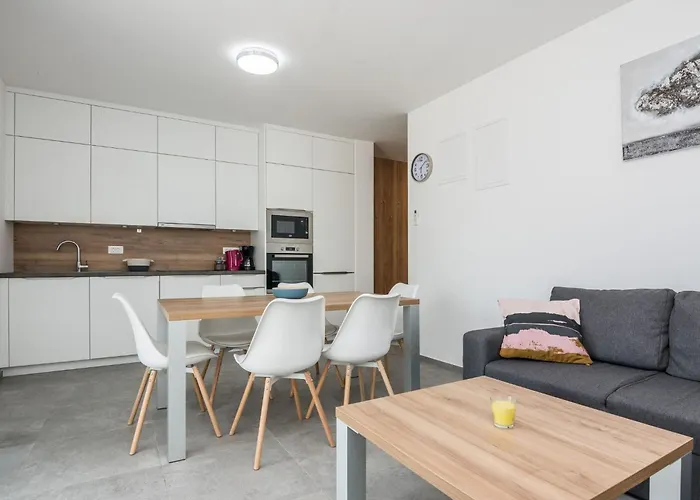 Spanic 1 By Interhome Vir