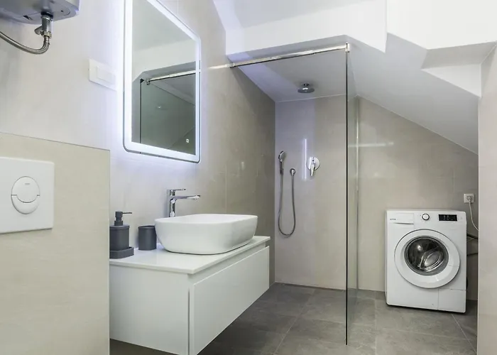 Spanic 1 By Interhome Apartman Vir