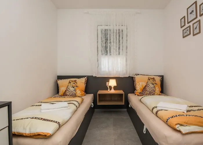 Spanic 1 By Interhome Vir